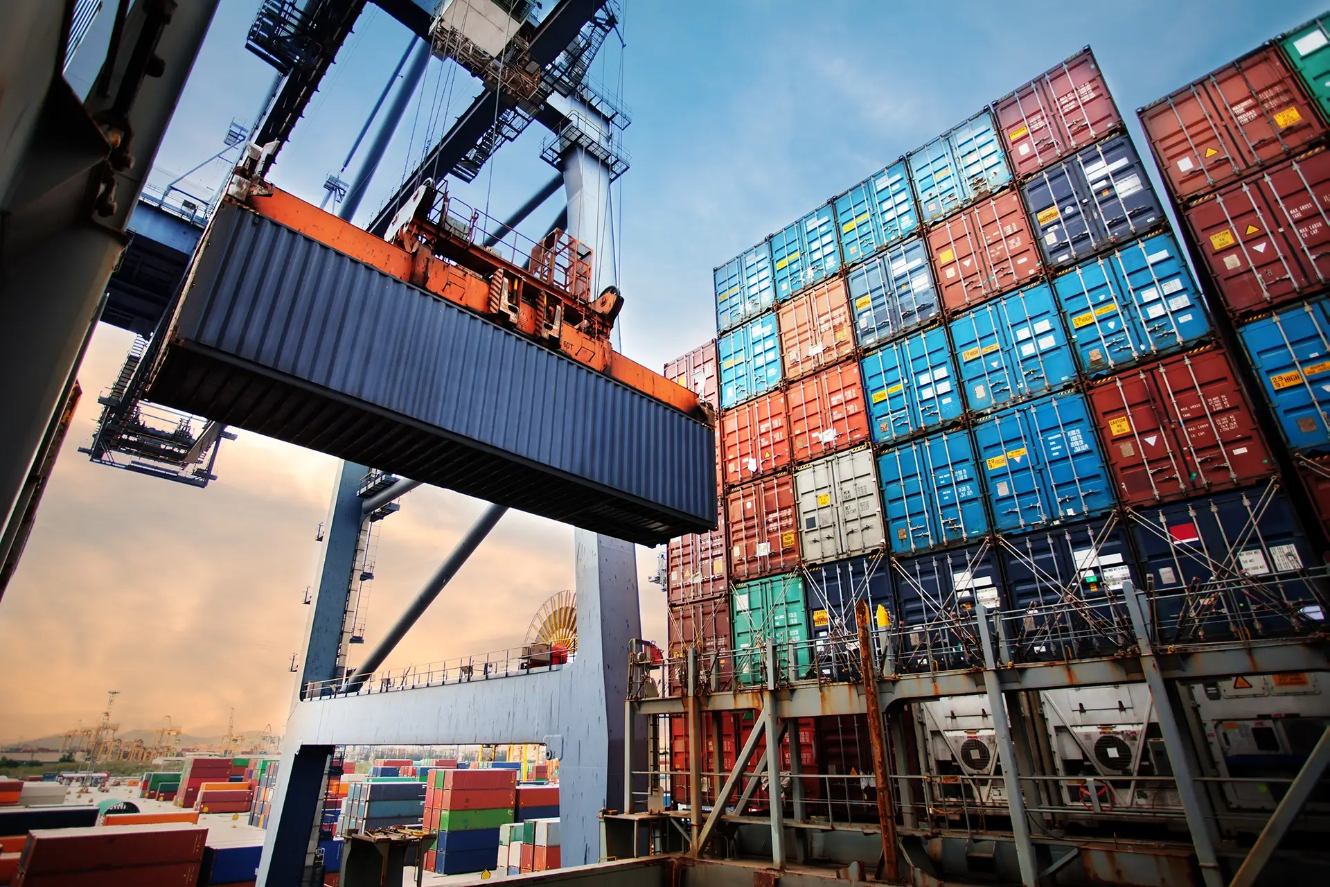 rampinini-logistica-trasporti-trasporto-con-container-04